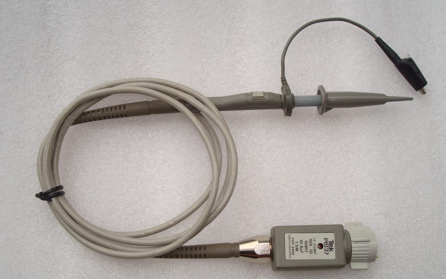 TEKTRONIX TEK P6137 10X PASSIVE OSCILLOSCOPE PROBE 400 MHZ used but GOOD