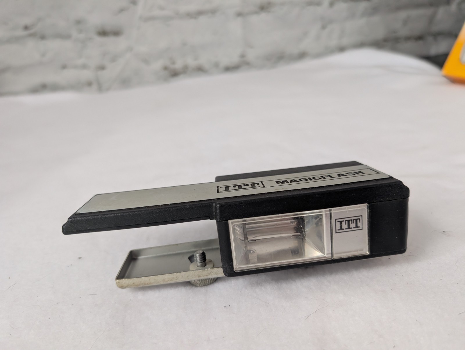 ITT MagicFlash Camera Flash Unit Vintage Mount Untested As Is