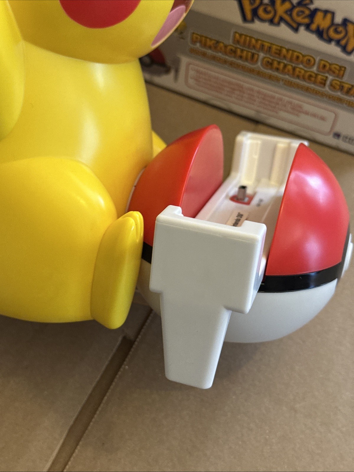 Pokémon Nintendo DSi Pikachu Charge Stand