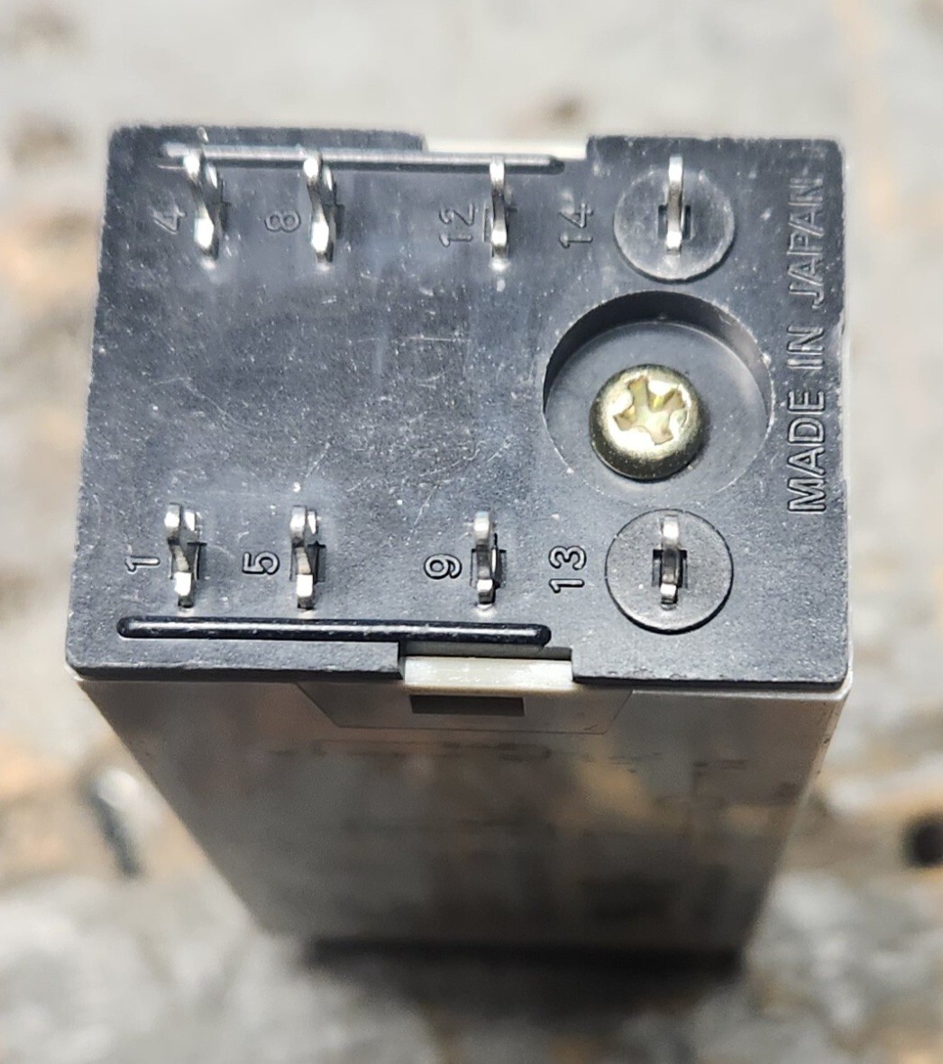 New IN BOX Omron Brand New Solid State Relay H3Y-2-0