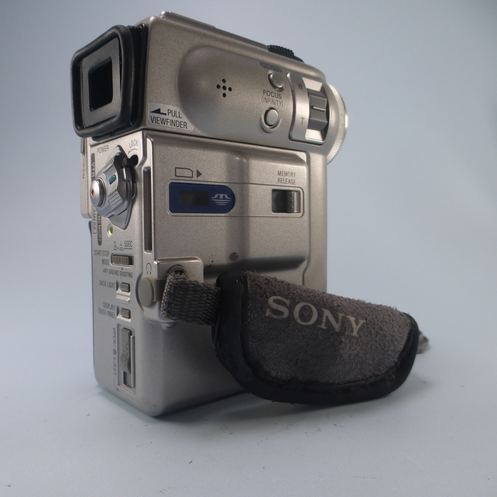 Sony Handycam DCR-PC3E Handheld MiniDV Camcorder Silver Tested