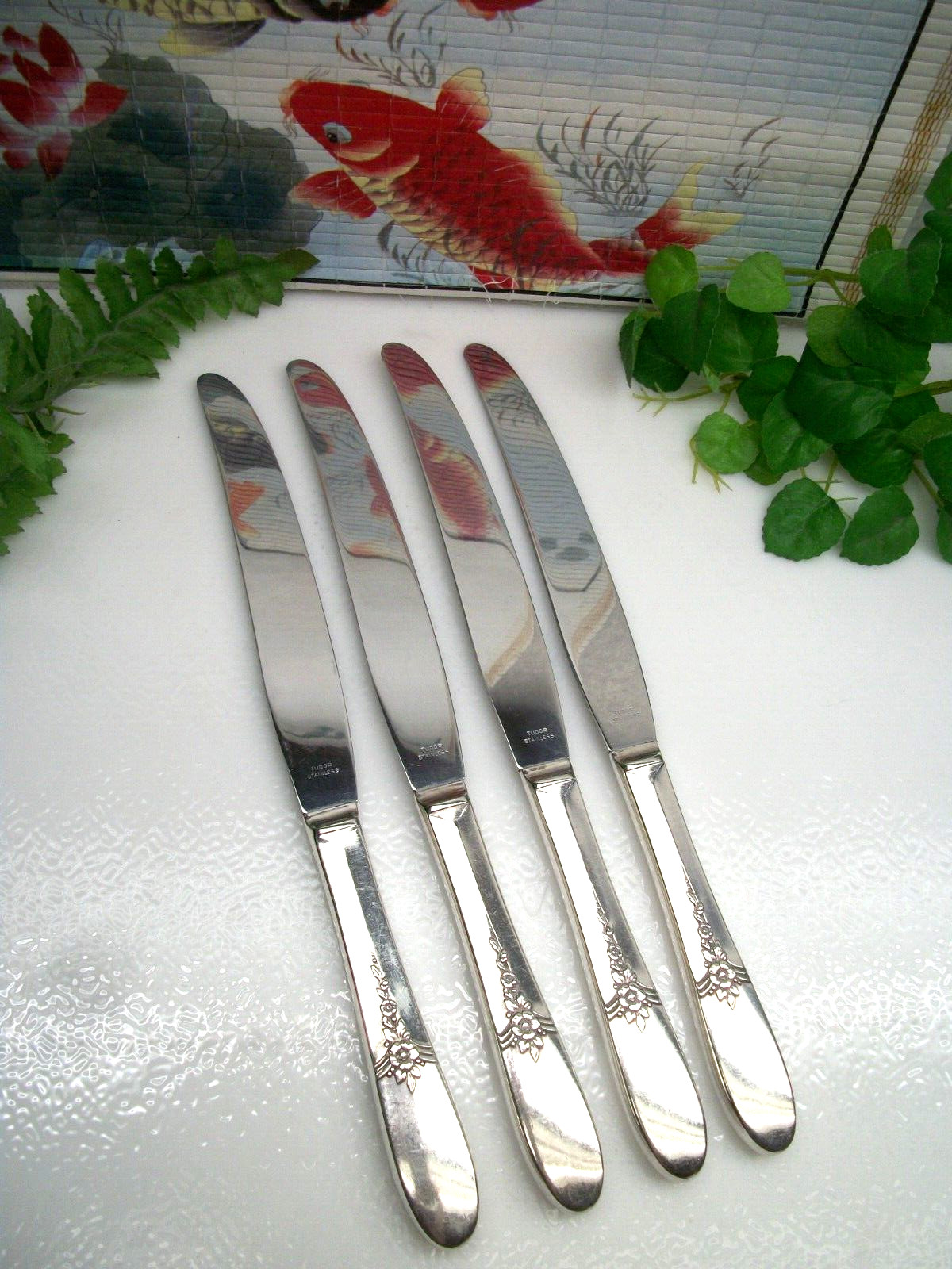 4    Oneida  Tudor Plate   FANTASY   Silverplate  9 3/8" Dinner Knives   1941