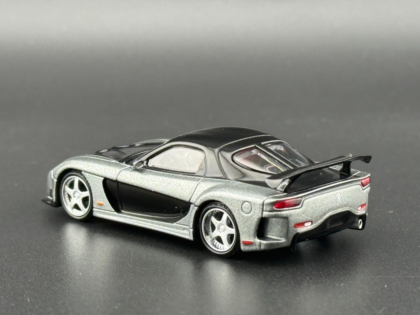 Mini GT Mazda RX-7 VeilSide – Fortune Grey #1057 1/64