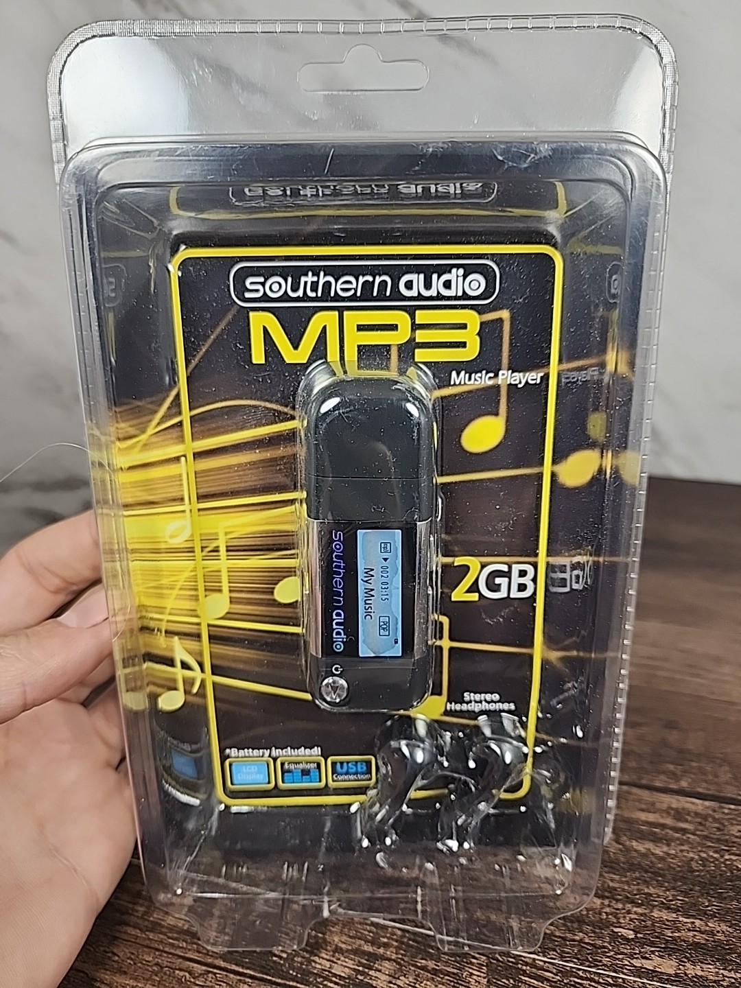 ☆NEW☆ ~MP3 Player 2GB Bundle w/ Headphones USB LCD Display By Southern Audio~ ☆