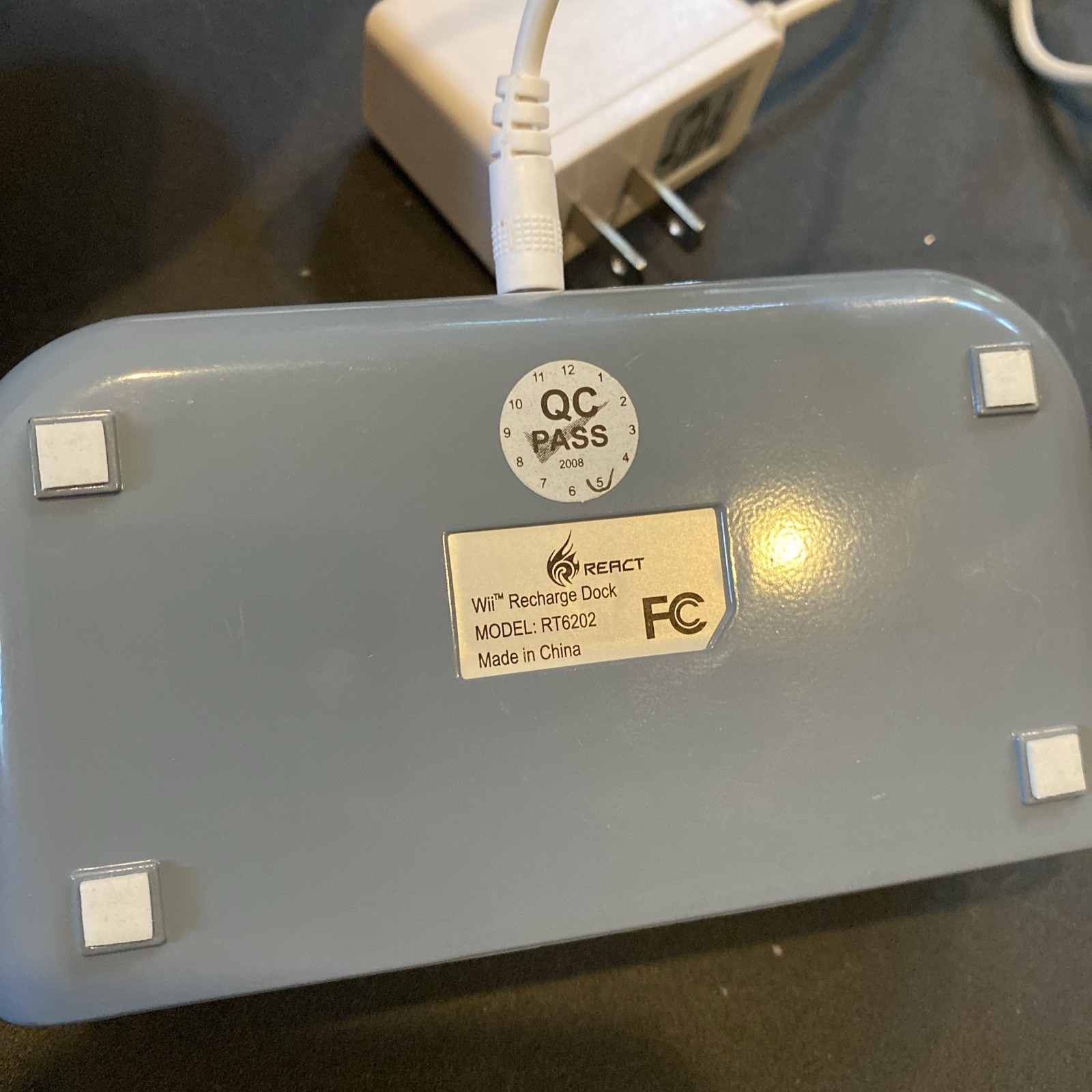 React RT6202 recharge dock for Nintendo Wii
