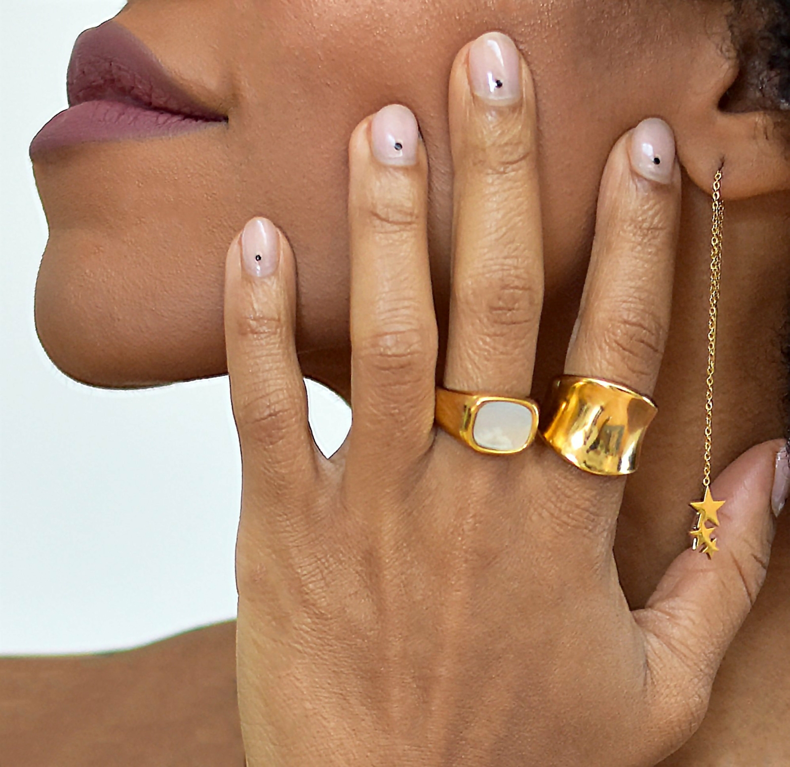 THEA GOLD PEARL SIGNET RING