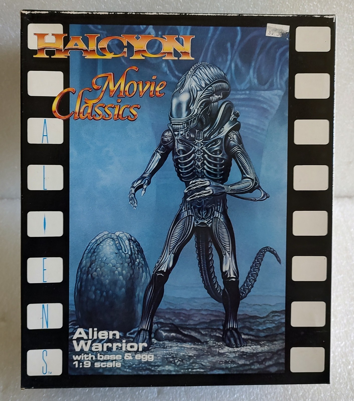 1991 HALCYON MOVIE CLASSICS ALIENS ALIEN WARRIOR w/BASE EGG 1:9 MODEL KIT HALO4