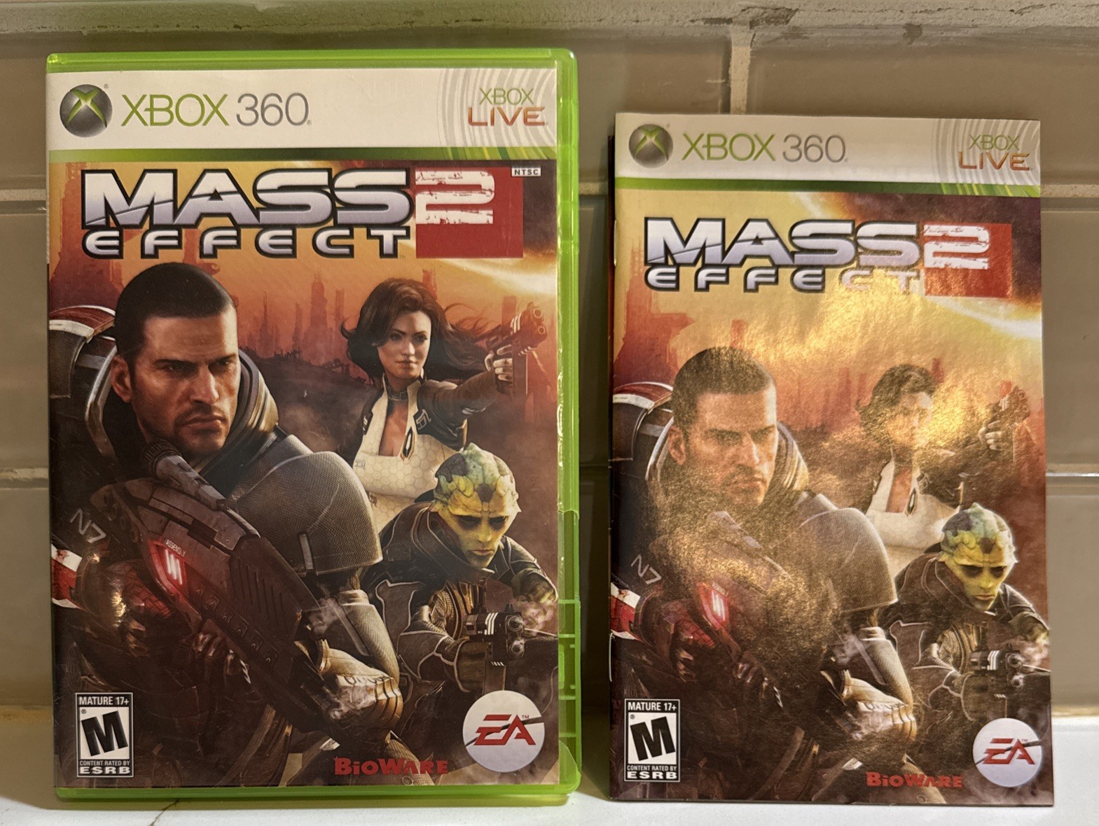Mass Effect 2 (Microsoft Xbox 360) CIB Complete Tested