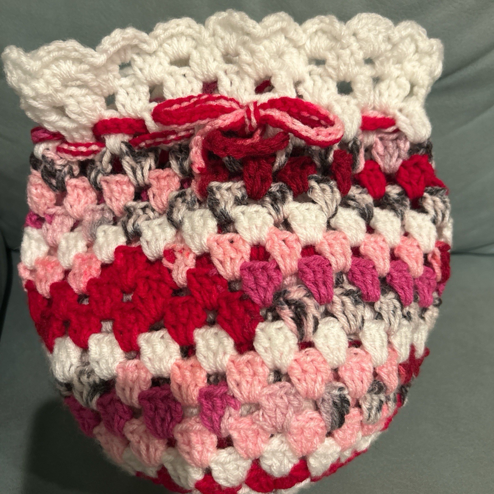 Pink and white Christmas 🎄 crochet bag.  Great for gifts! #handmade