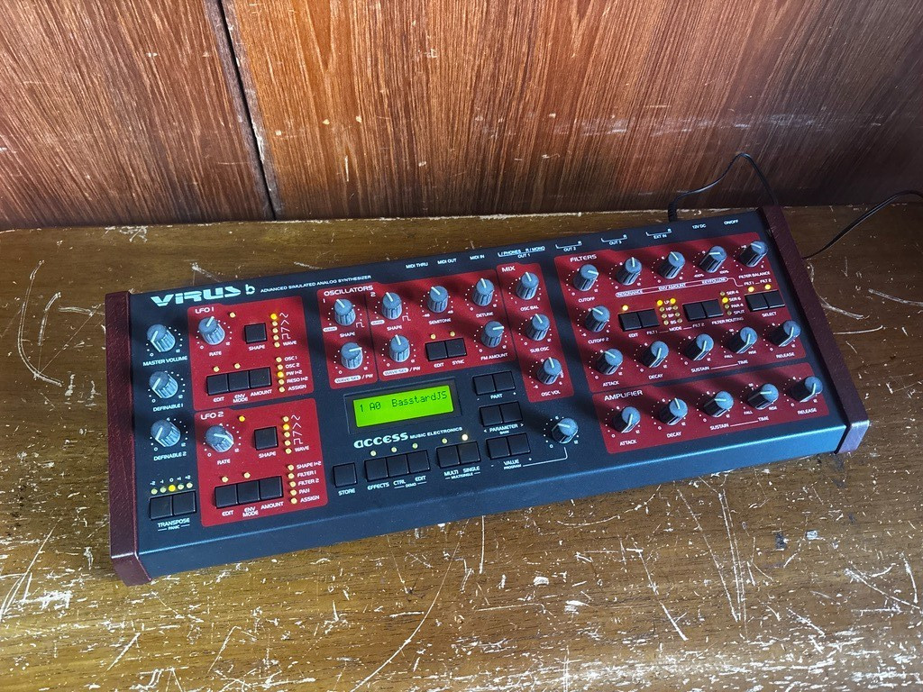 Access Virus B Desktop Digital Synthesizer w/ power supply