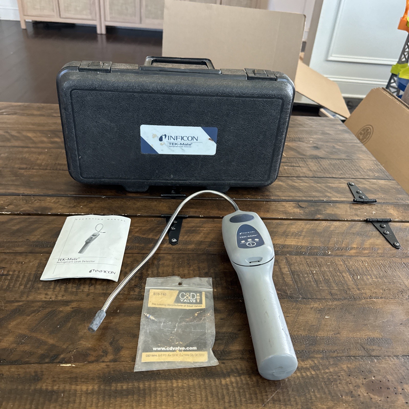 INFICON TEK-MATE REFRIGERANT LEAK DETECTOR W/CASE