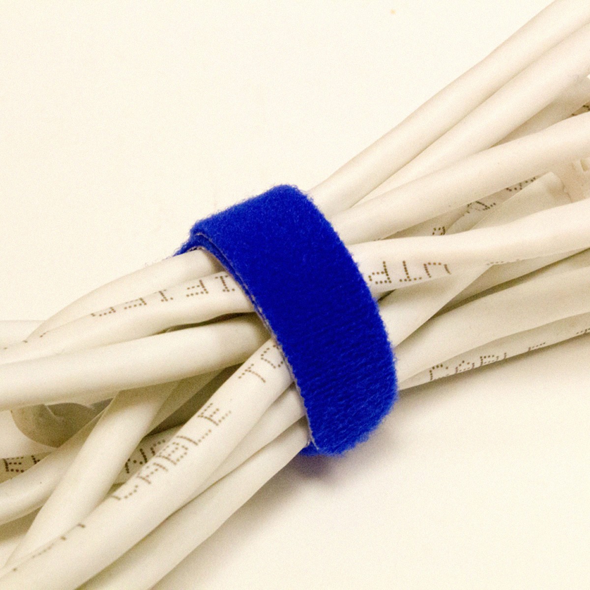 10 Inch Hook and Loop Reusable Strap Cable Cord Wire Ties 75 Pack Blue