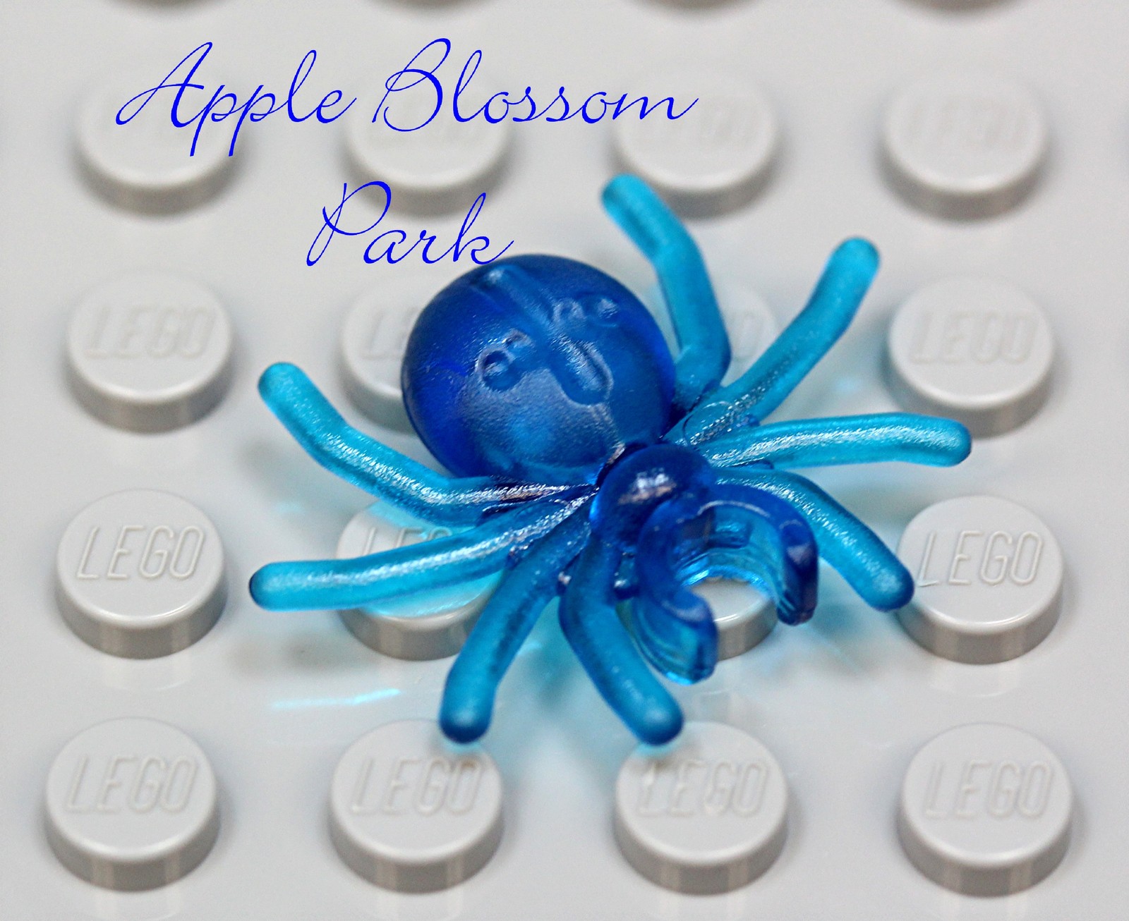 NEW Lego Minifig TRANS BLUE SPIDER - Boy/Girl Minifigure Halloween Pet Animal