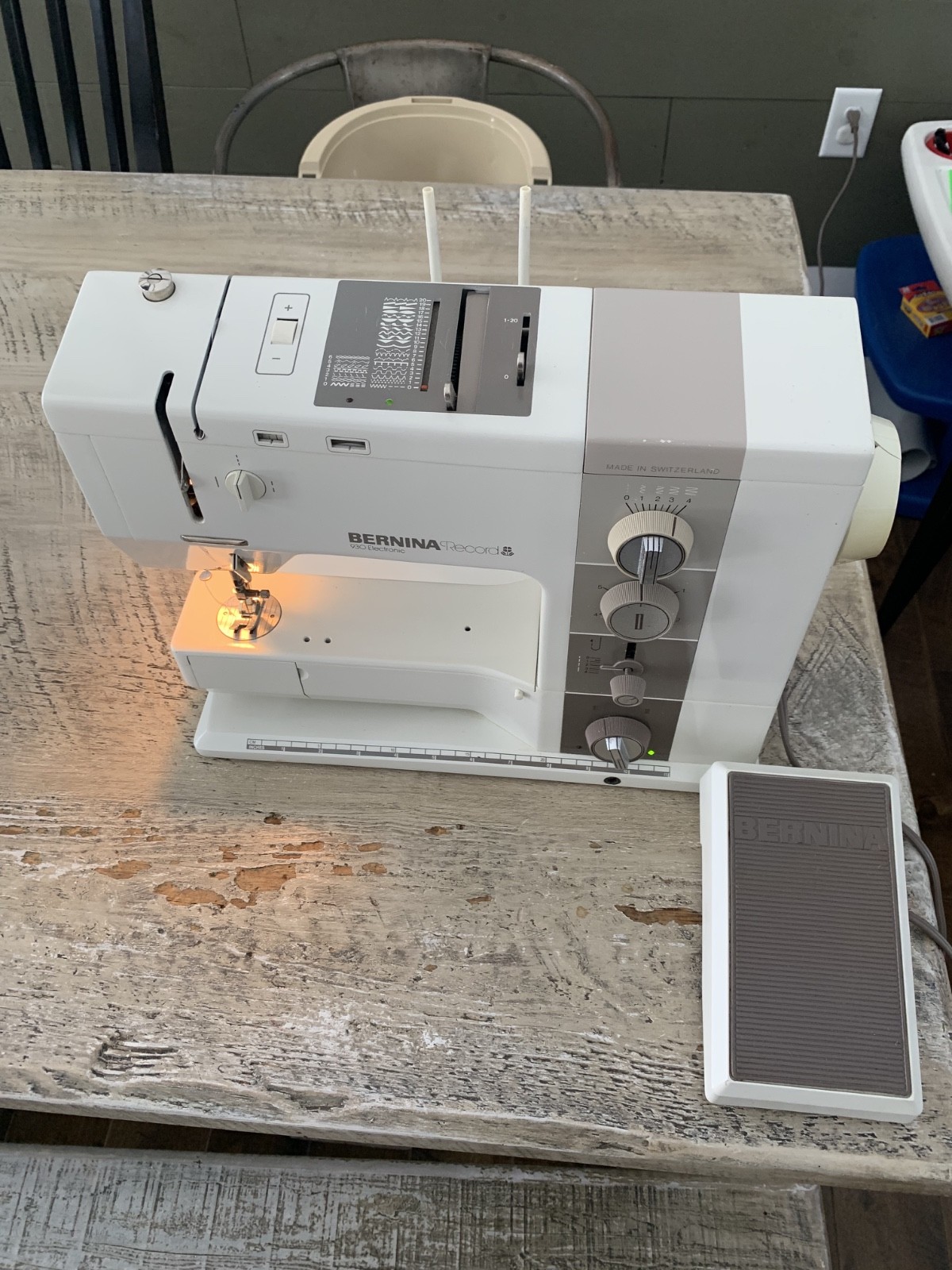 BERNINA 930 Record Electronic Sewing Machine w/ Case & Pedal WORKS, TESTED