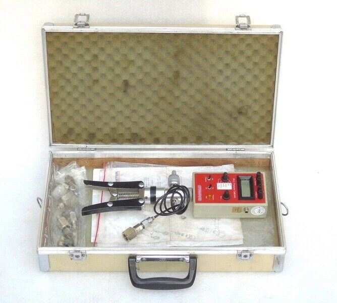 J F INSTRUMENTS DENMARK AMETEK MLC PRESSURE CALIBRATOR W/ CARRYING CASE MLC 10AI