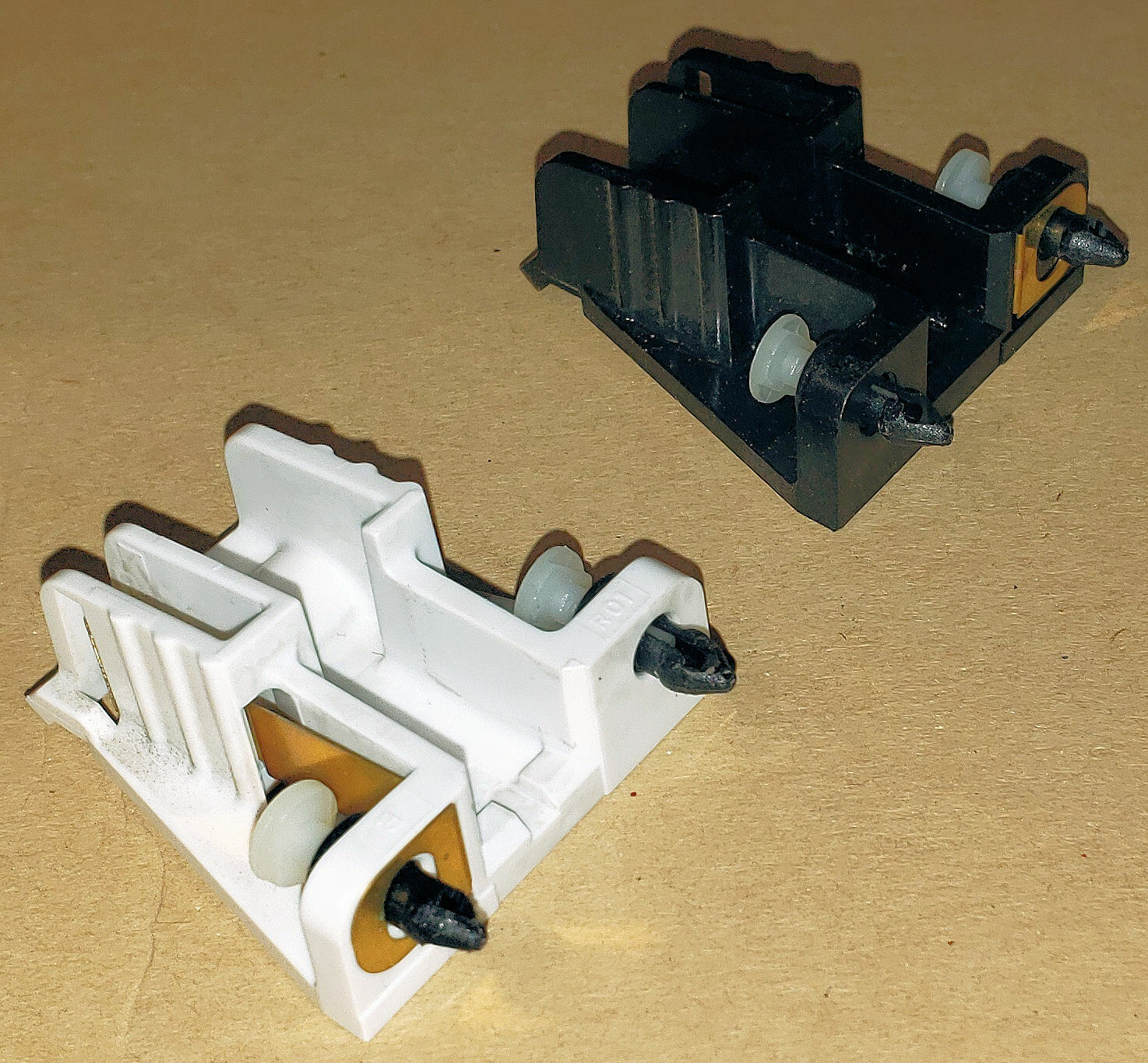 Intel Pentium III SECC2 Grounded Retention Mechanism Set
