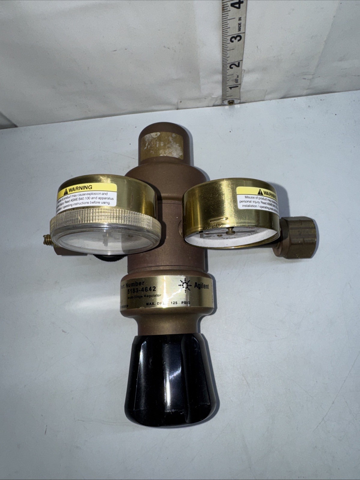 AGILENT 5183-4642 MULTI-STAGE REGULATOR. Placarded "Hydrogen”