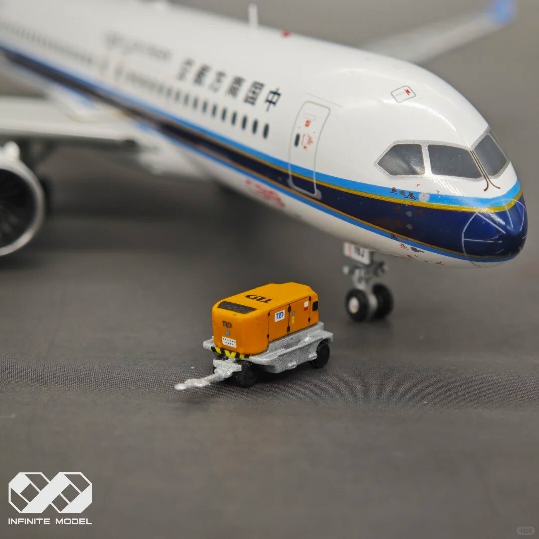 1/200 Airport  GPU-409 Ground Power Unit Car Finished Painted Printed 3D Model