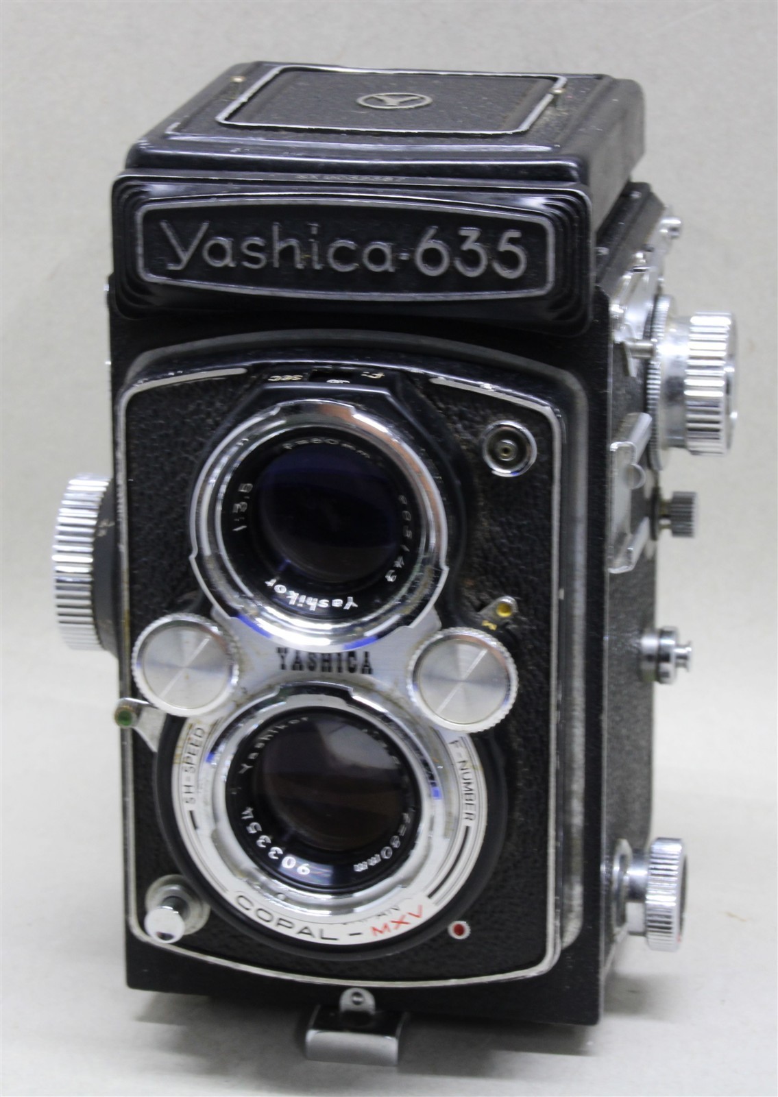 YASHICA-635 35mm/120 TLR Medium Format Film Camera Yashikor 80mm f/3.5 Lens