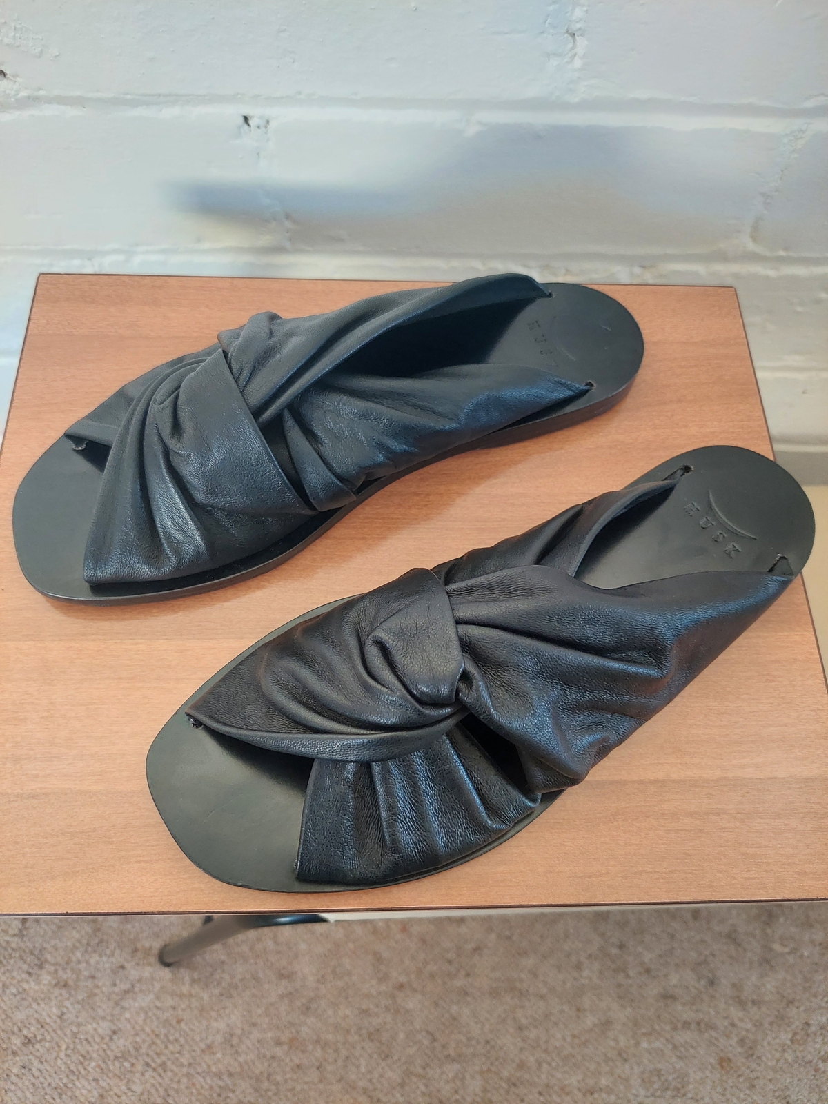 Husk 'Botanica' Leather slide in Black, Size EU 38 / AU 7