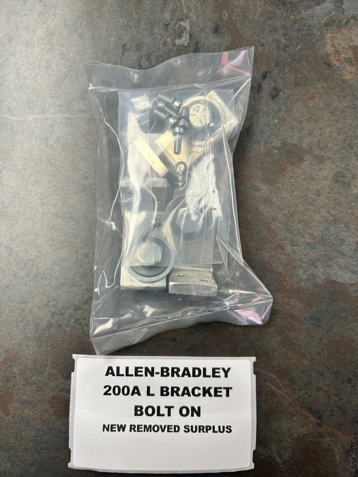 NEW ALLEN BRADLEY 1494F  BLOCK 200A  FUSE CLIPS BOLT ON L BRACKET 1494F-FS200