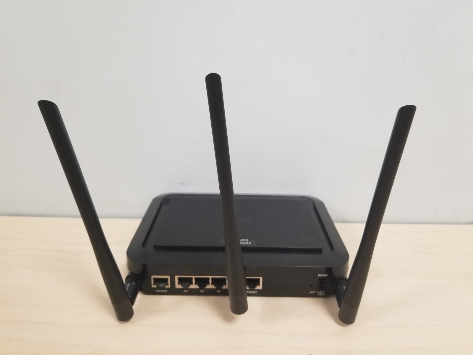 Dell Sonicwall SOHO W Wireless Network Security Appliance APL41-0BA W/AC-ADAPTER