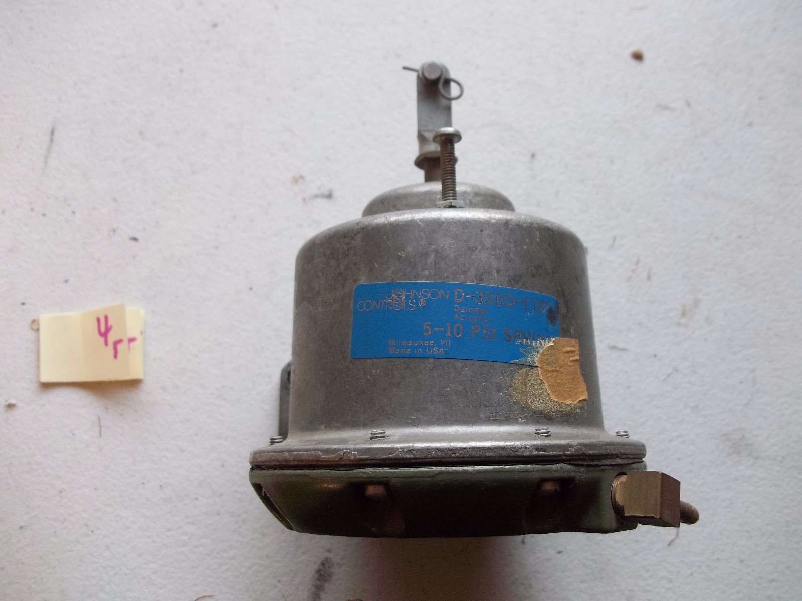 JOHNSON CONTROLS DAMPER ACTUATOR D-3000-1165 5-10 PSI SPRING (195-2)