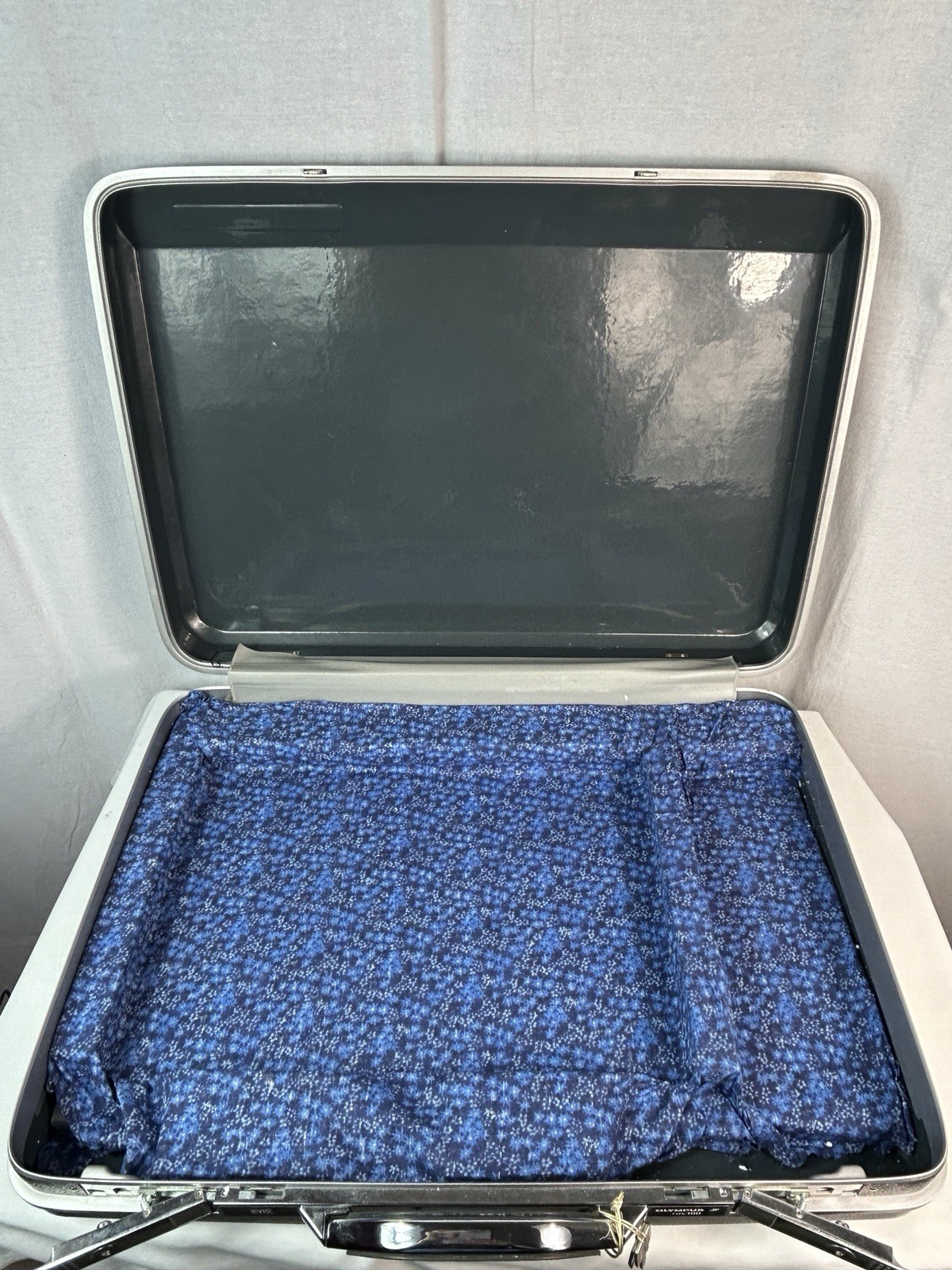 Olympus EVIS JF-100 Duodenoscope Hard Locking Carry Case with Keys
