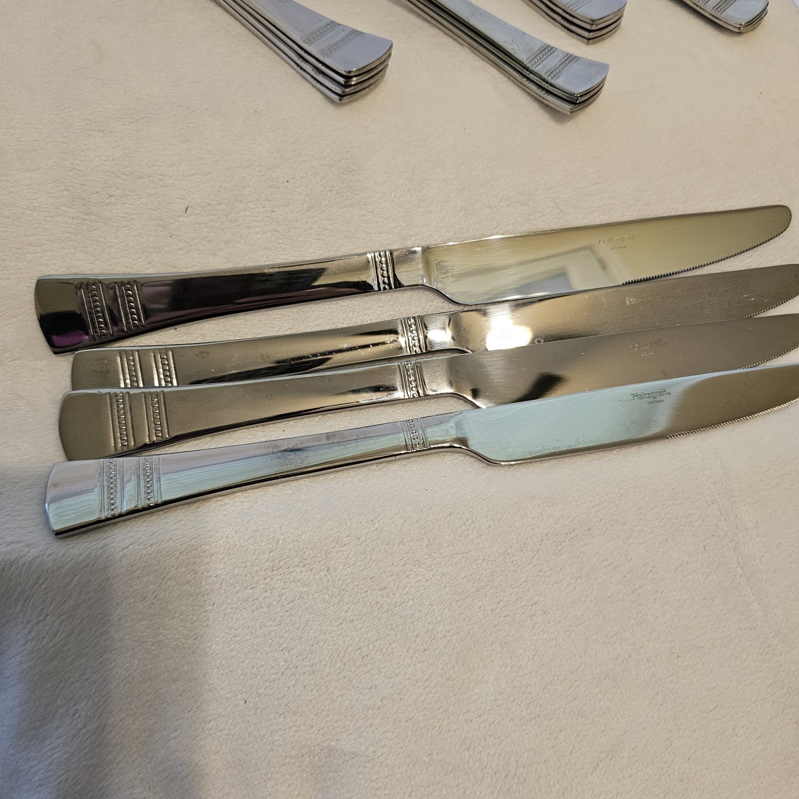 Pfaltzgraff Sapphire Bay 20 Pc Flatware Set. Pre Owned.