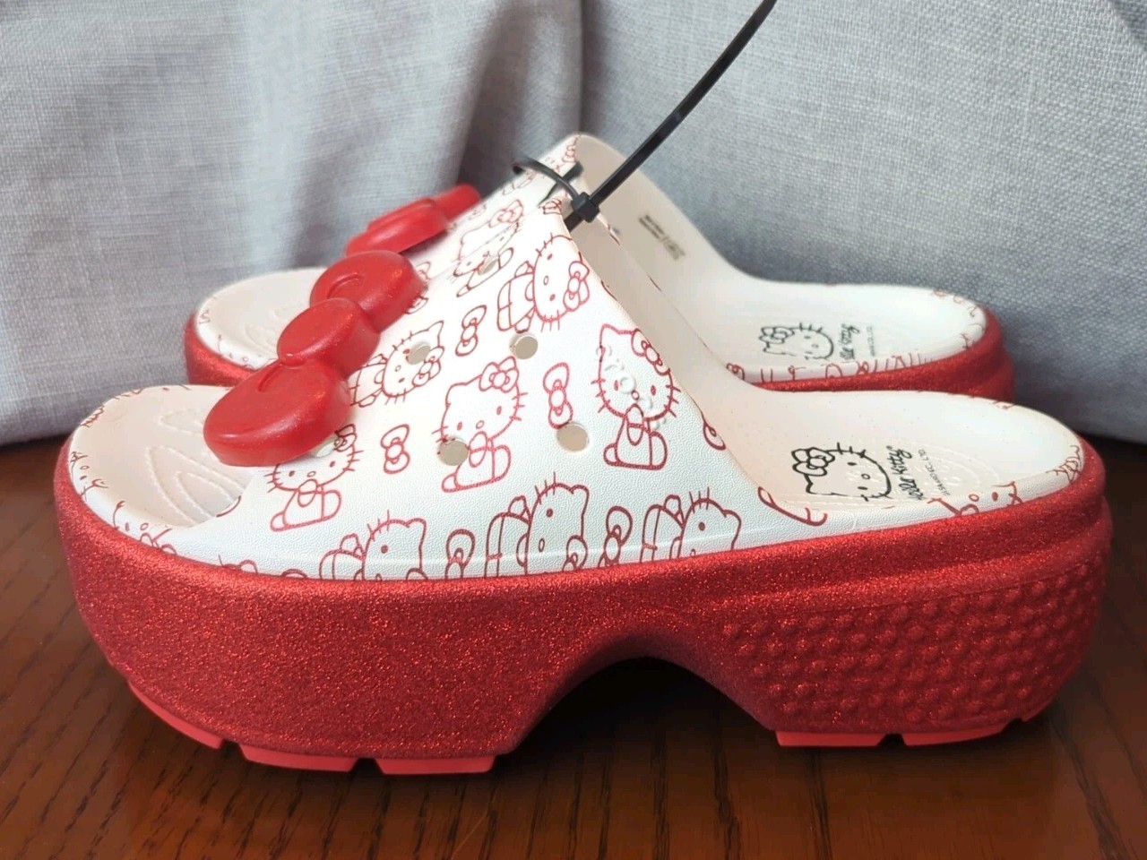 CROCS Hello Kitty Stomp Platform Slide Sandal New Size 9 Women’s