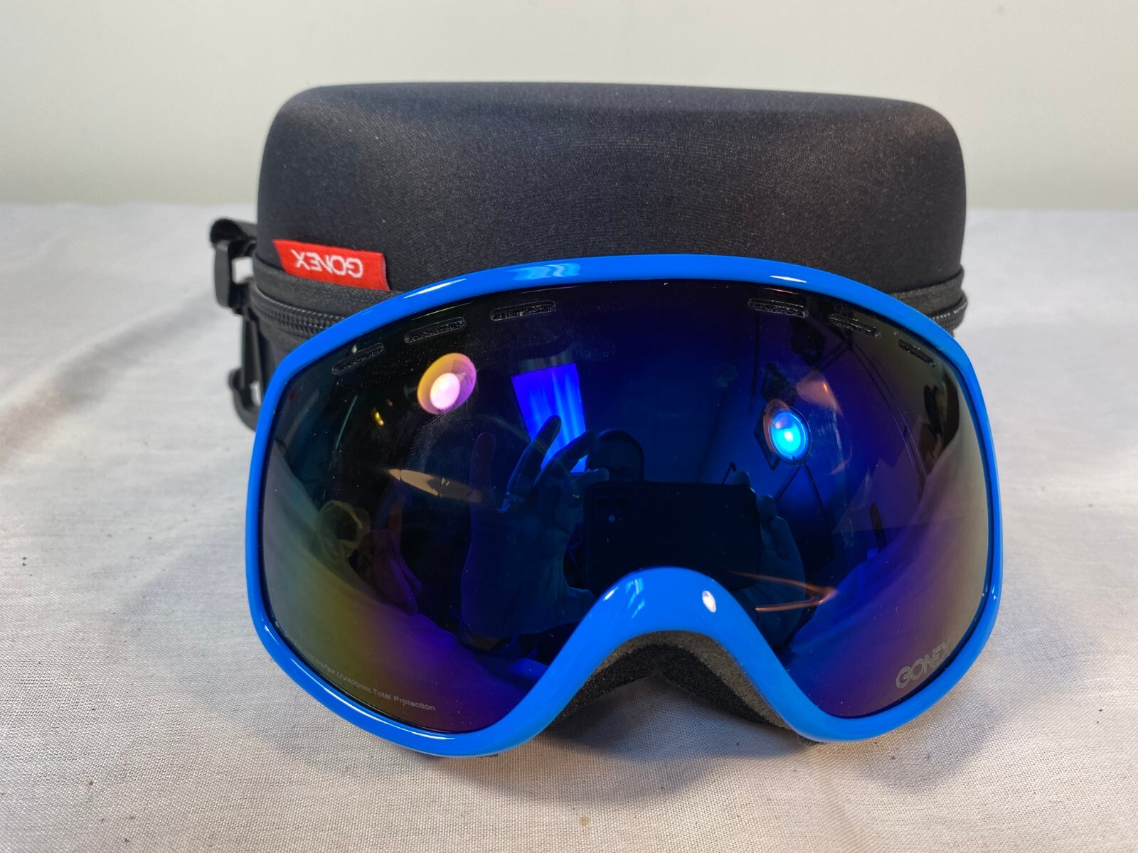 New GONEX Ski Snowboard Goggles with Case Youth Junior