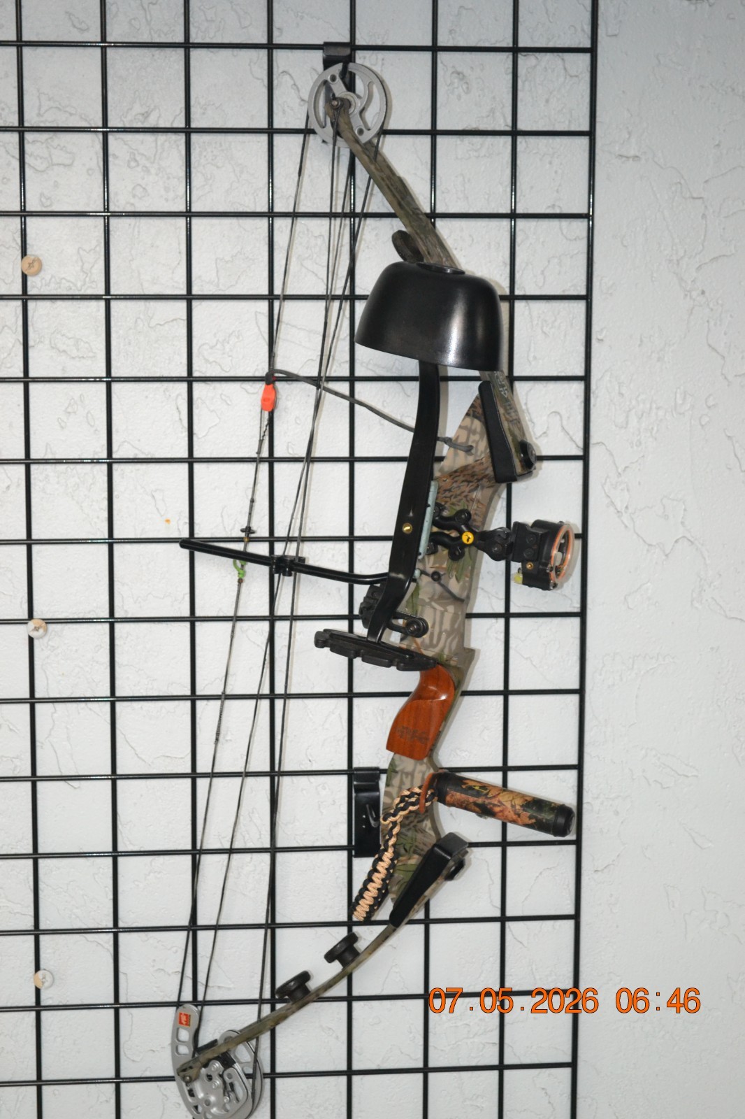 PSE sidewinder compound Bow Camo, with quiver fun shooter