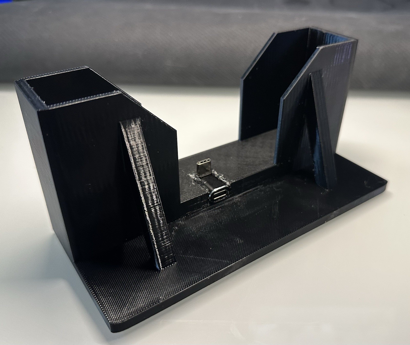 Charging Stand for AYN thor Console Black Plastic USB-C Charging Port Android