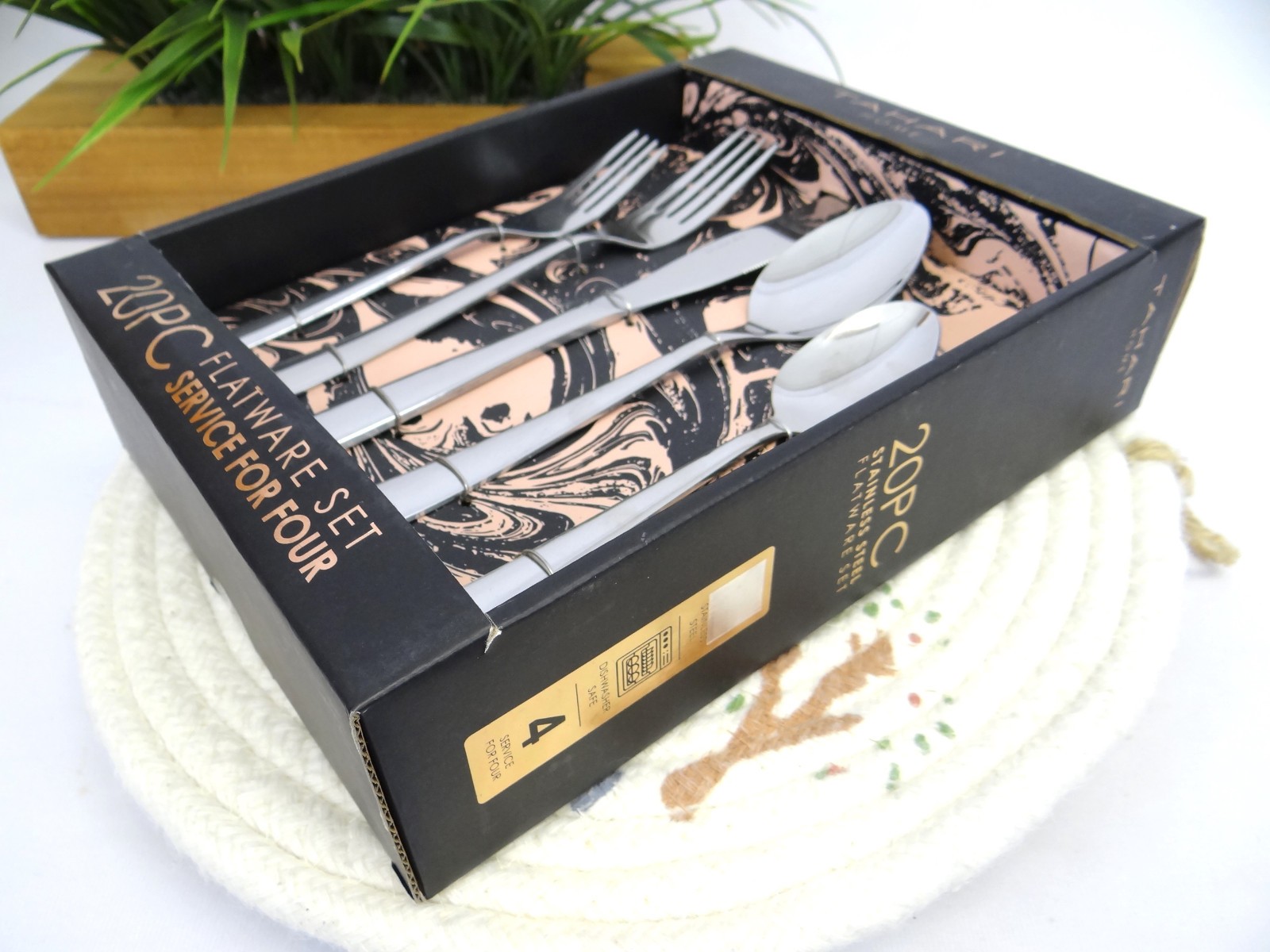 TAHARI 20PC Stainless Steel Flatware Set Silver Service for 4 Dishwasher Safe