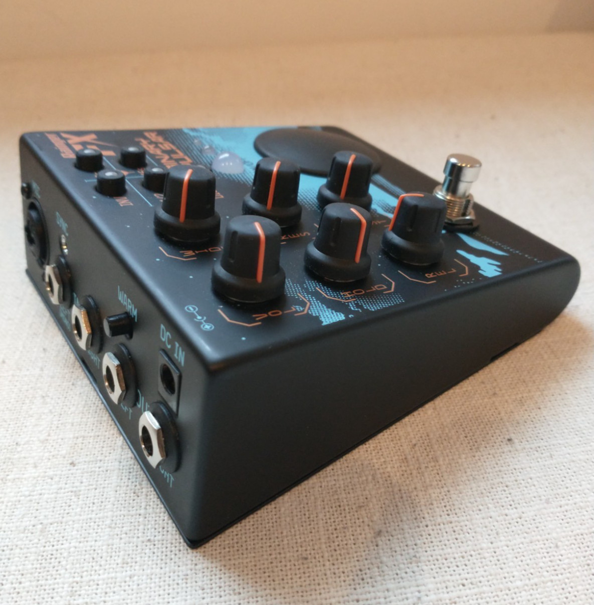 Rainger FX Binary Pulsar Stereo Sidechain, Panner & Tremolo Pedal