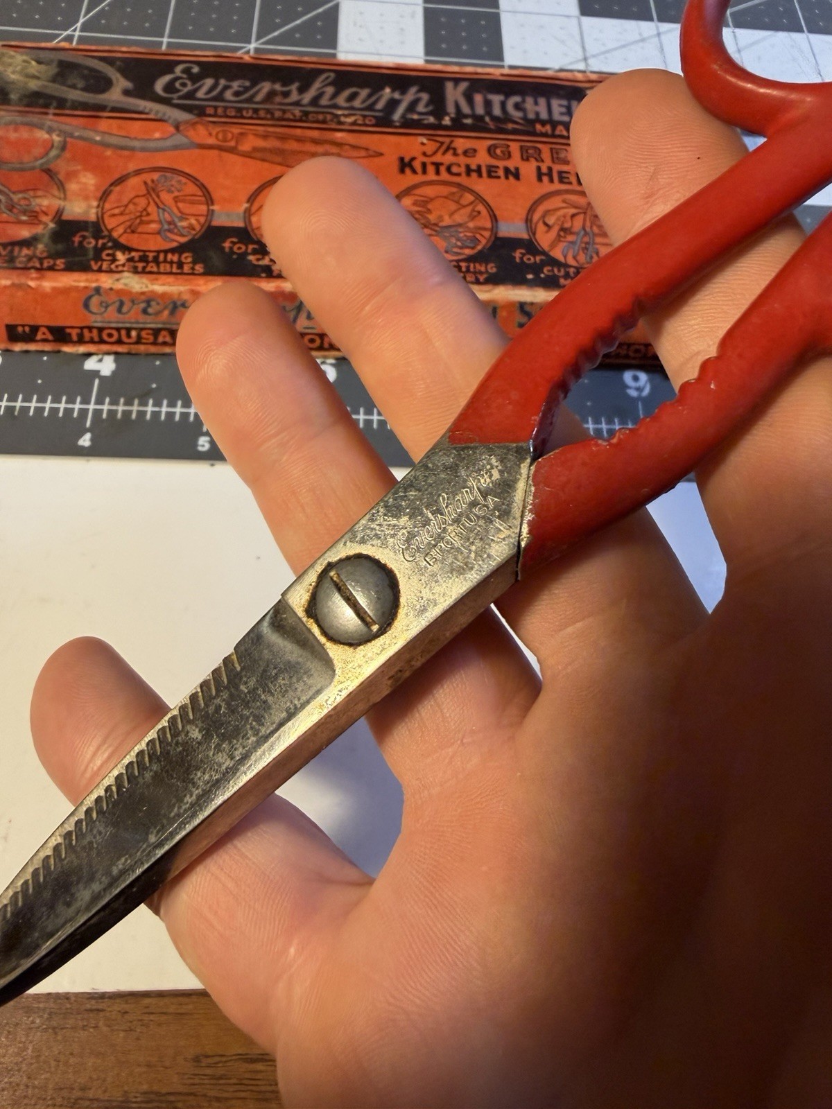 Vintage Ever sharp kitchen scissors in box! Great vintage condition !