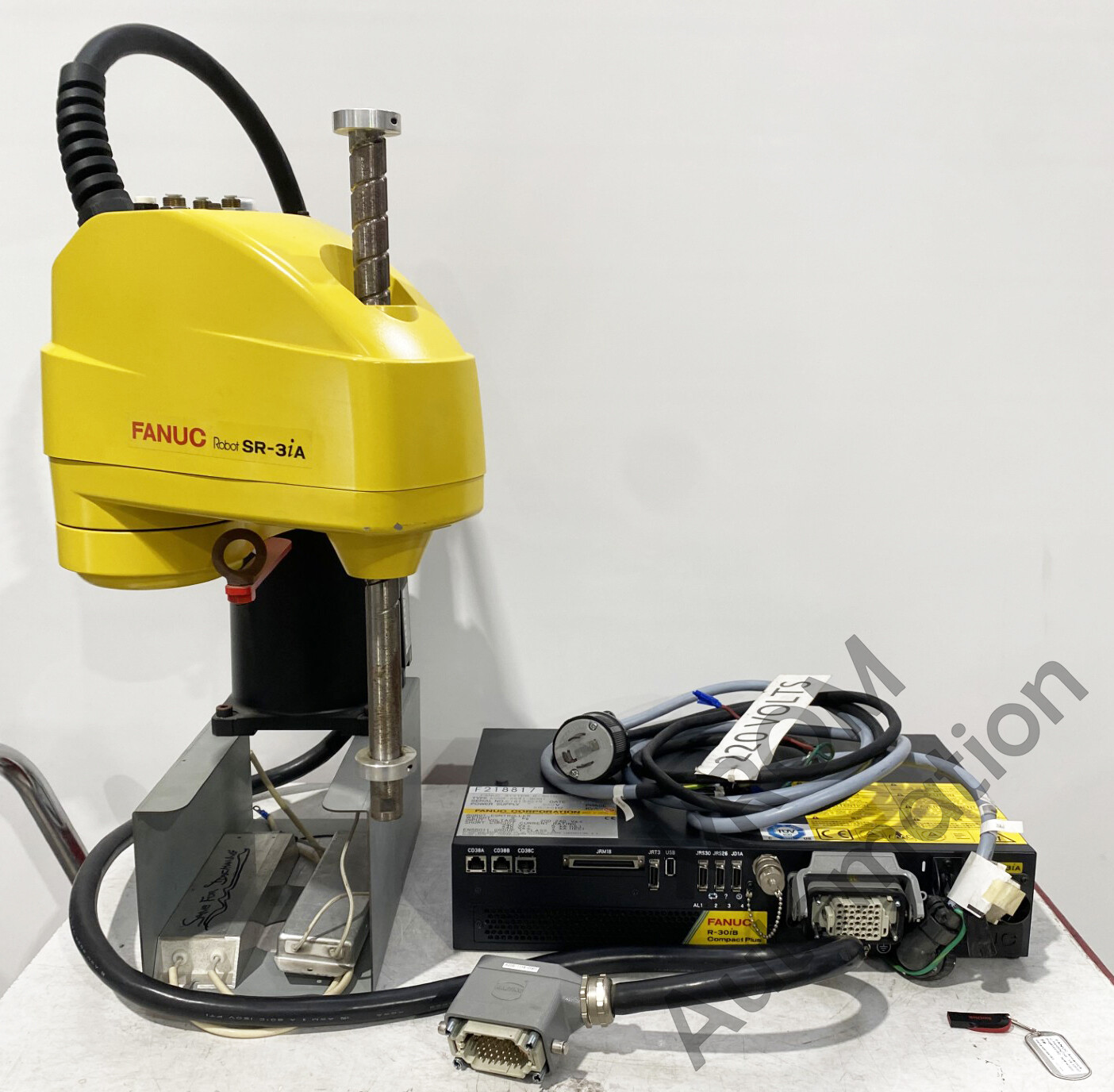 Surplus Fanuc A05B-1116-B201 SR-3iA Robot Arm & Controller  A05b-2691-B001