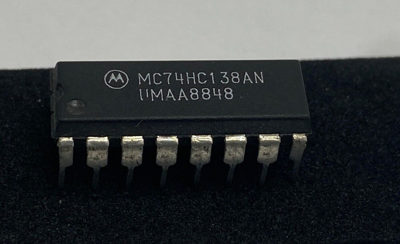 Motorola MC74HC138AN 3-line to 8-line decoders/demultiplexers Integrated Circuit