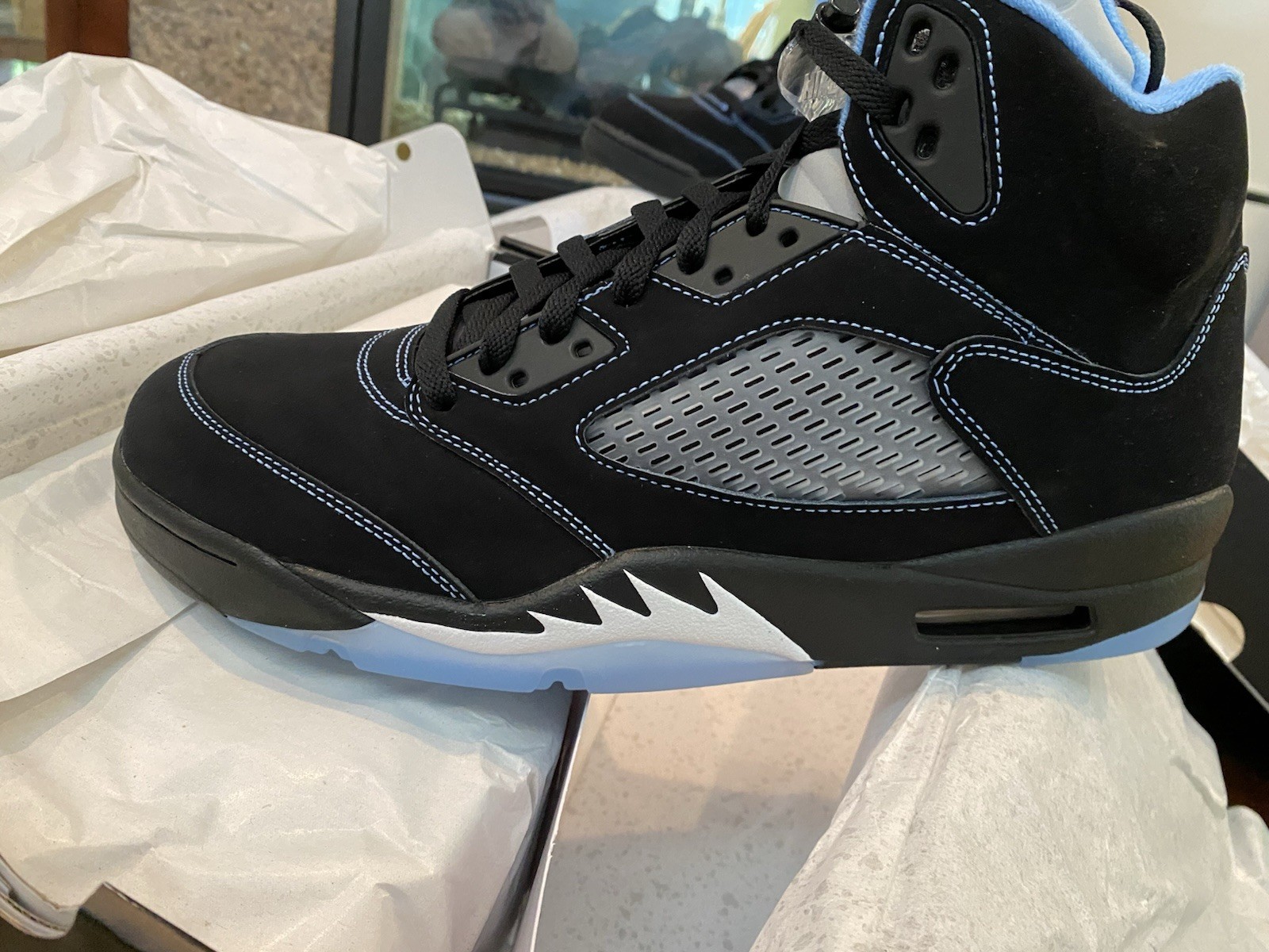 Nike Air Jordan 5 Retro 2026 Black Carolina UNC DD0587-008 Size 12 Look! Low $$$