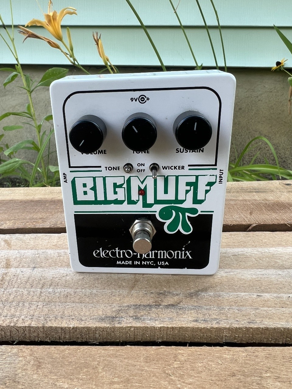 Electro-Harmonix Big Muff Pi with Tone Wicker Fuzz / Distortion Pedal Made in NY