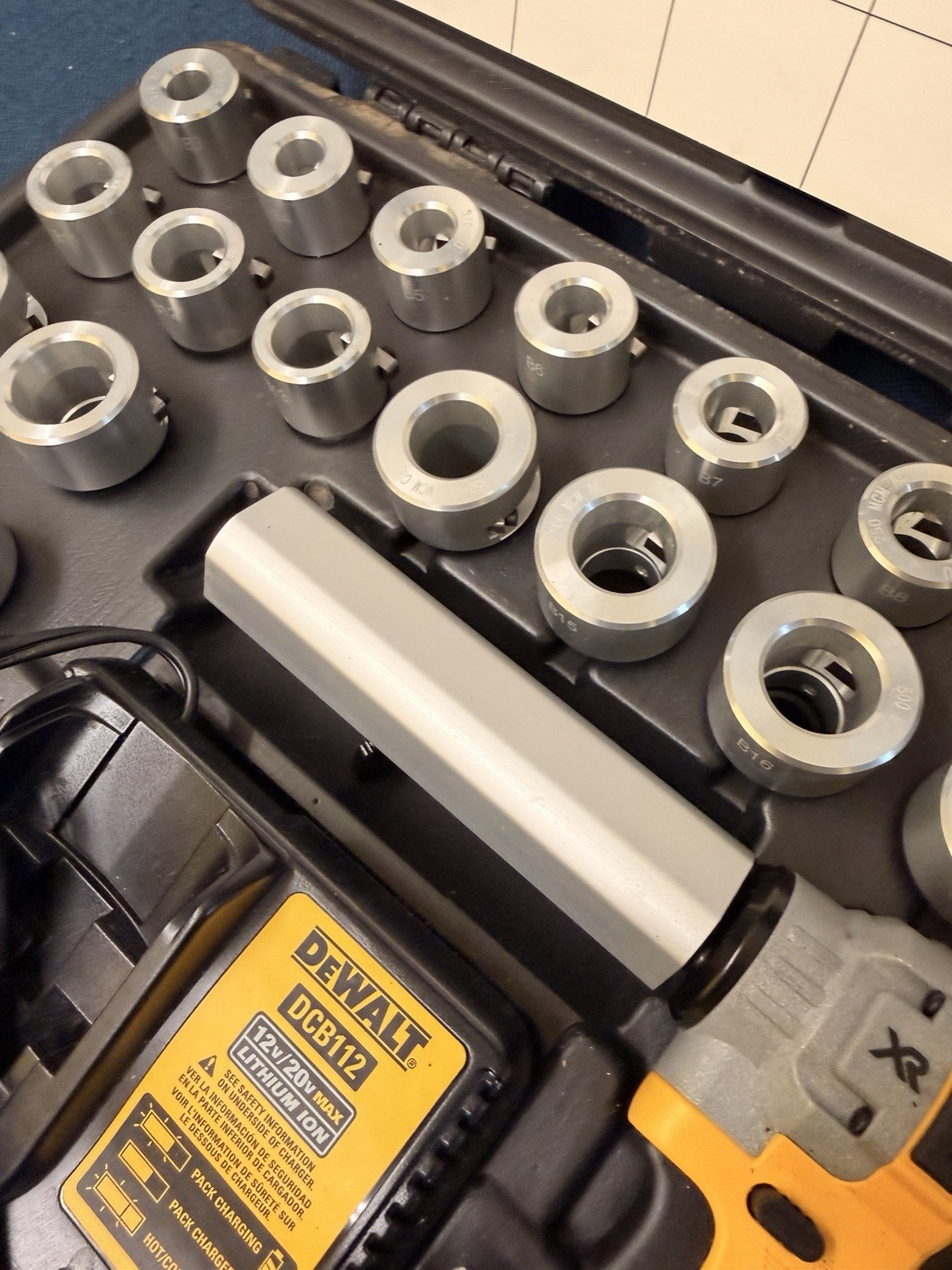 DeWALT DCE151TD1 20V MAX XR Cordless Cable Stripper Kit