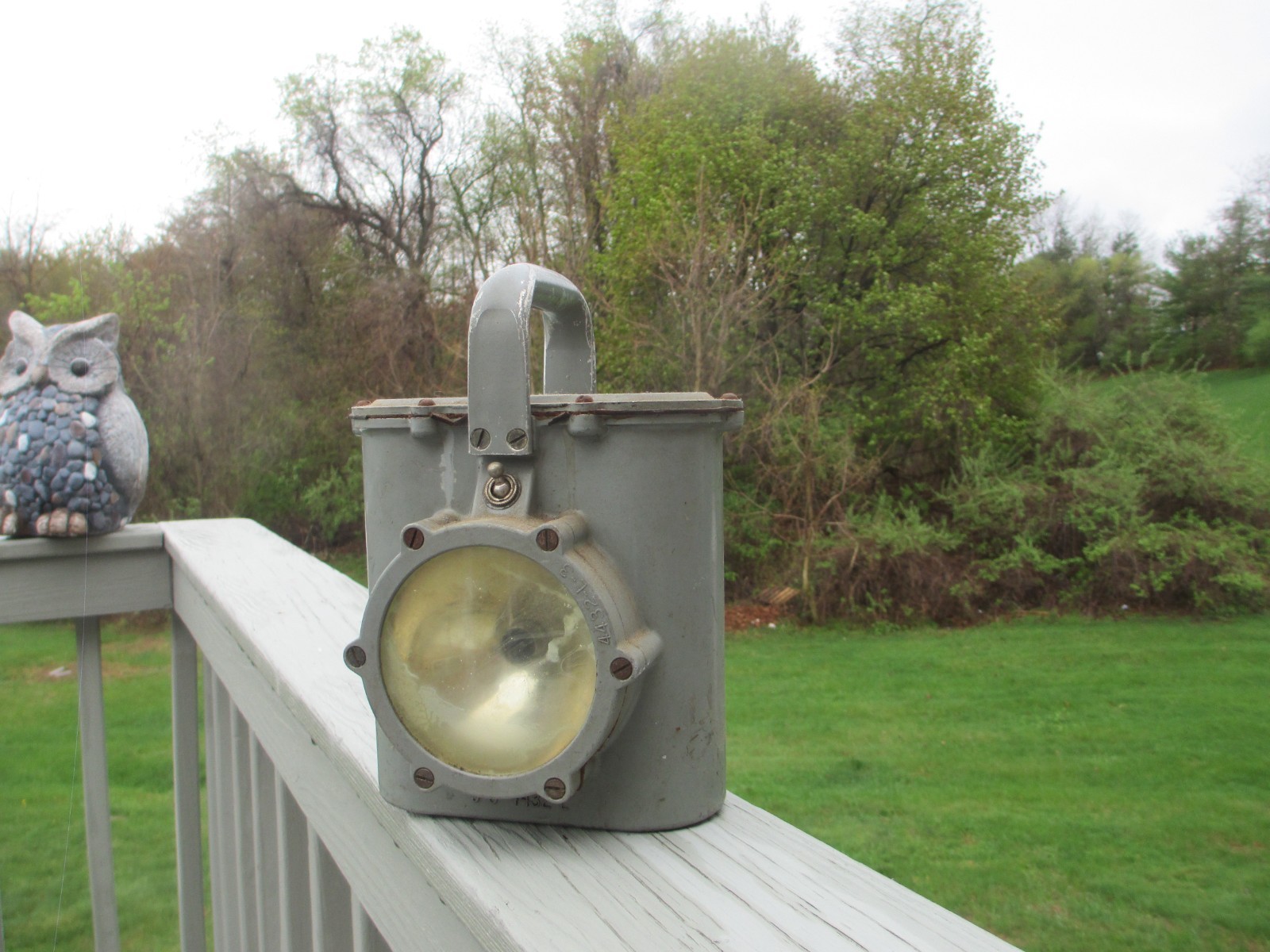 VINTAGE WWII NAVY SHIP BATTERY LANTERN 9-S- 4432- L