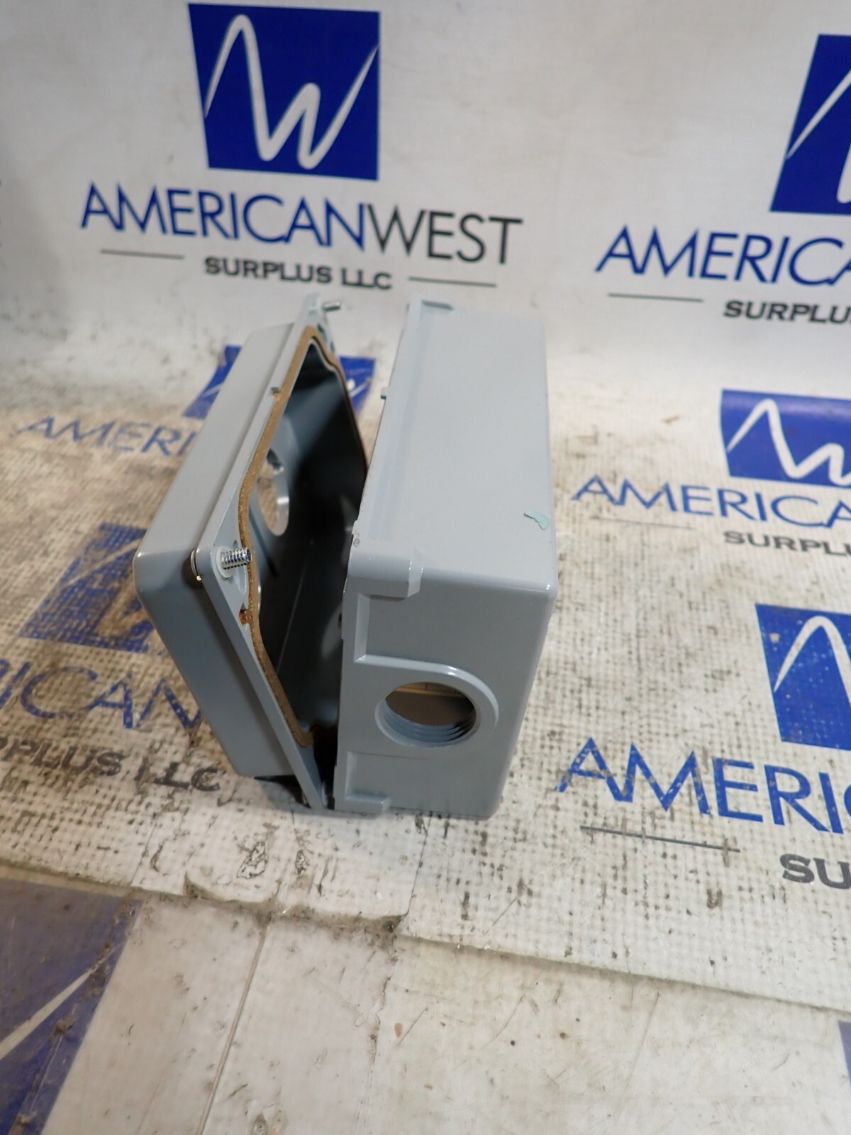 New Surplus Cutler Hammer 10250T E34 2 Hole Pushbutton Control Station Enclosure