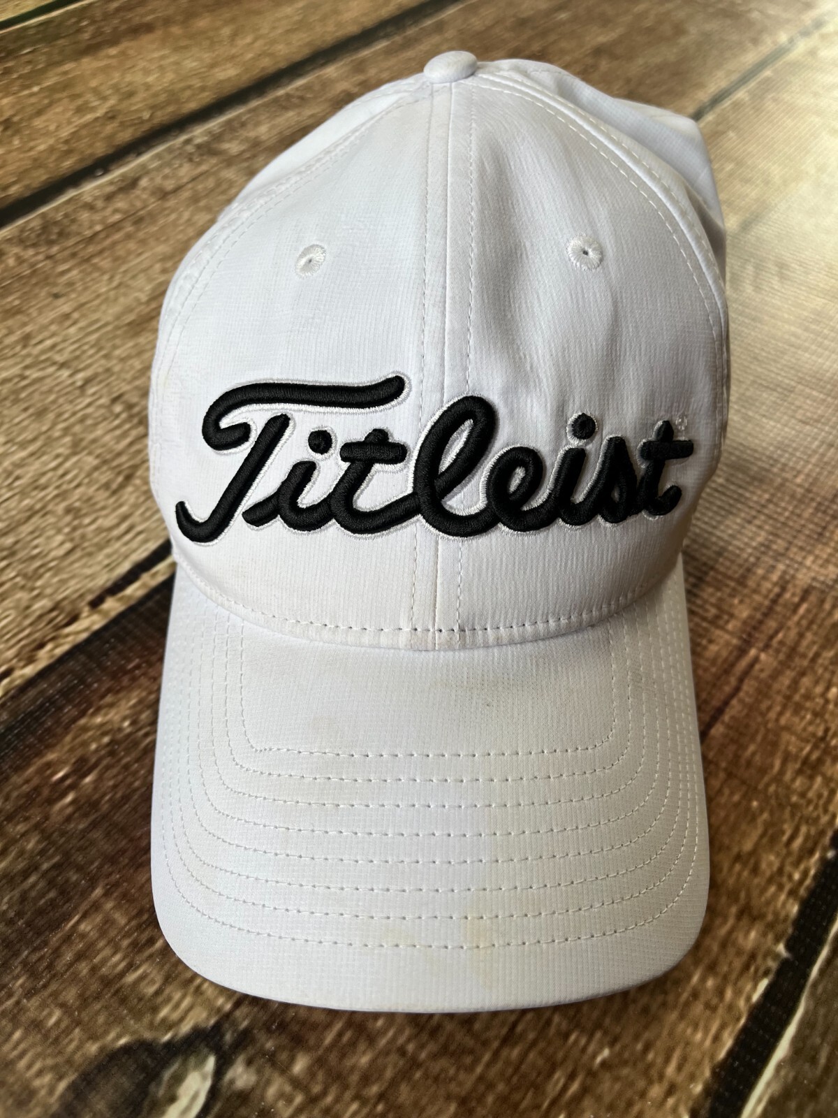 TITLEIST FOOTJOY FJ PRO V1 GOLF HAT WHITE BLACK MENS ADJUSTABLE GREAT CONDITION