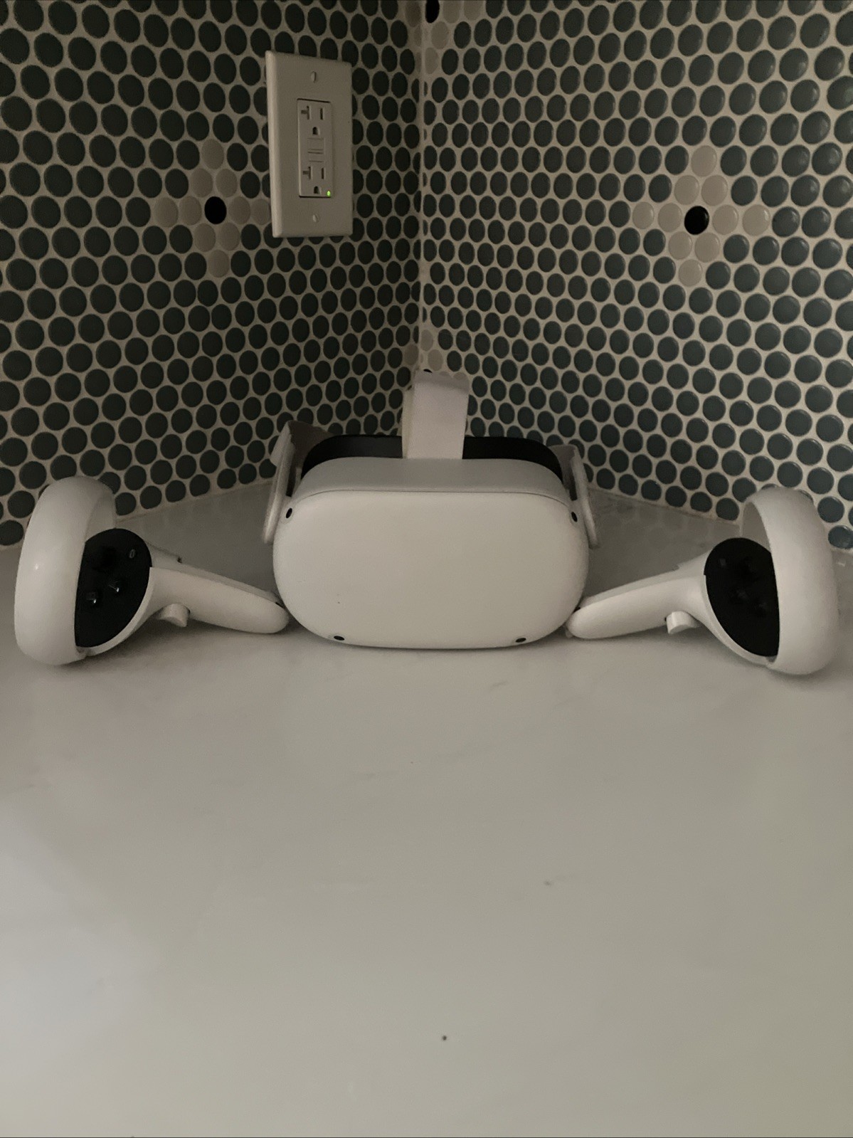 Oculus Quest 2 Virtual Reality Headset 256GB, with Controllers, White.