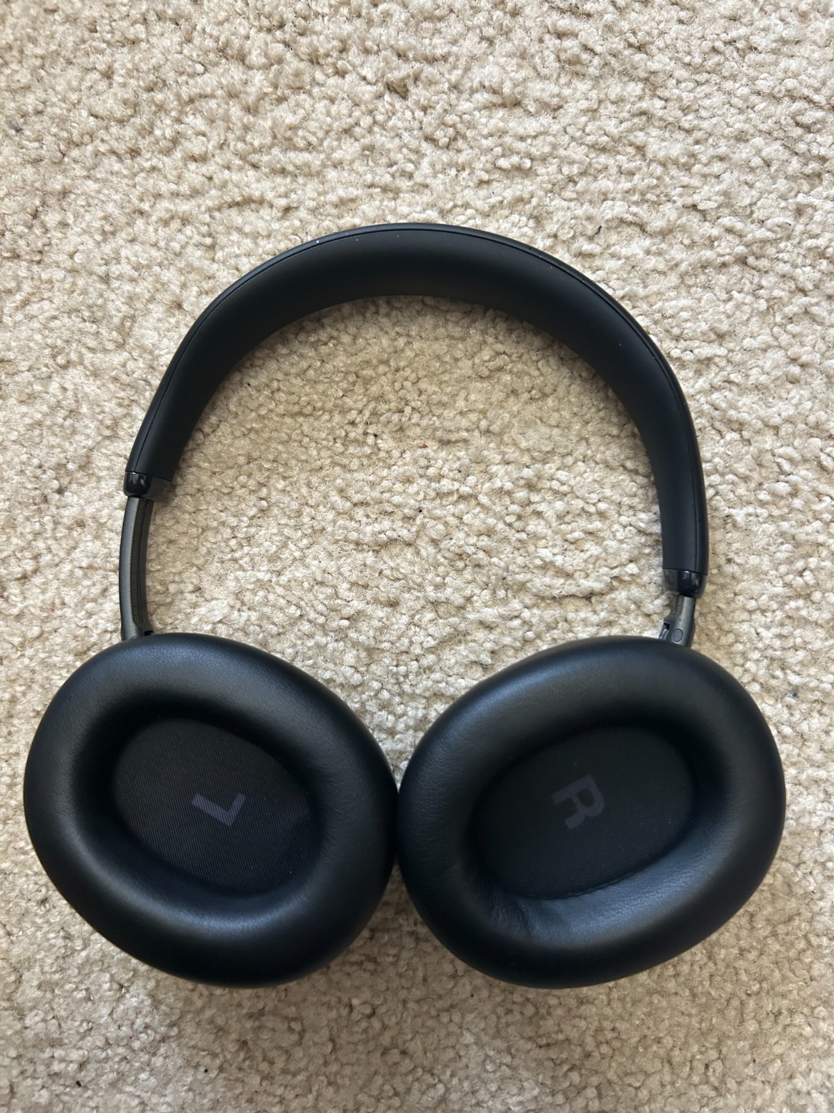 JBL Live 780NC barely touched. Mint Condition.