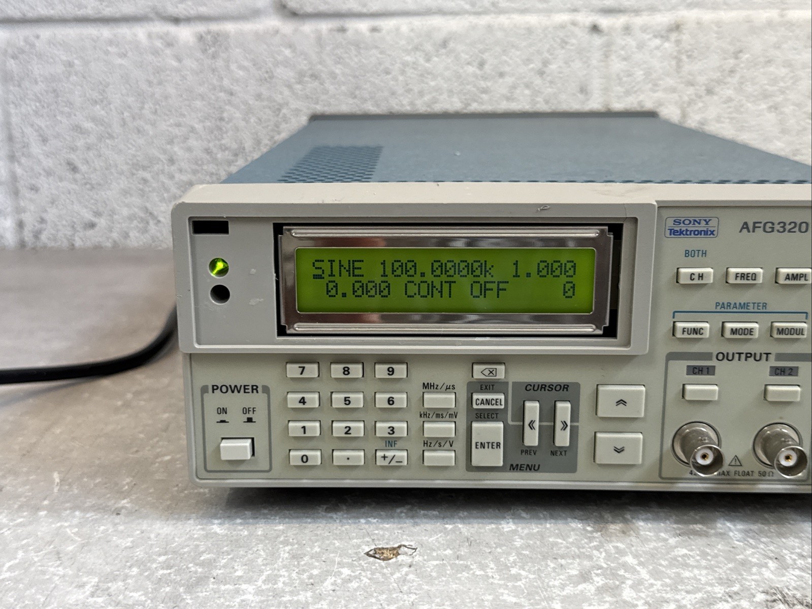 Sony Tektronix AFG320 Arbitrary Function Generator - Read Description