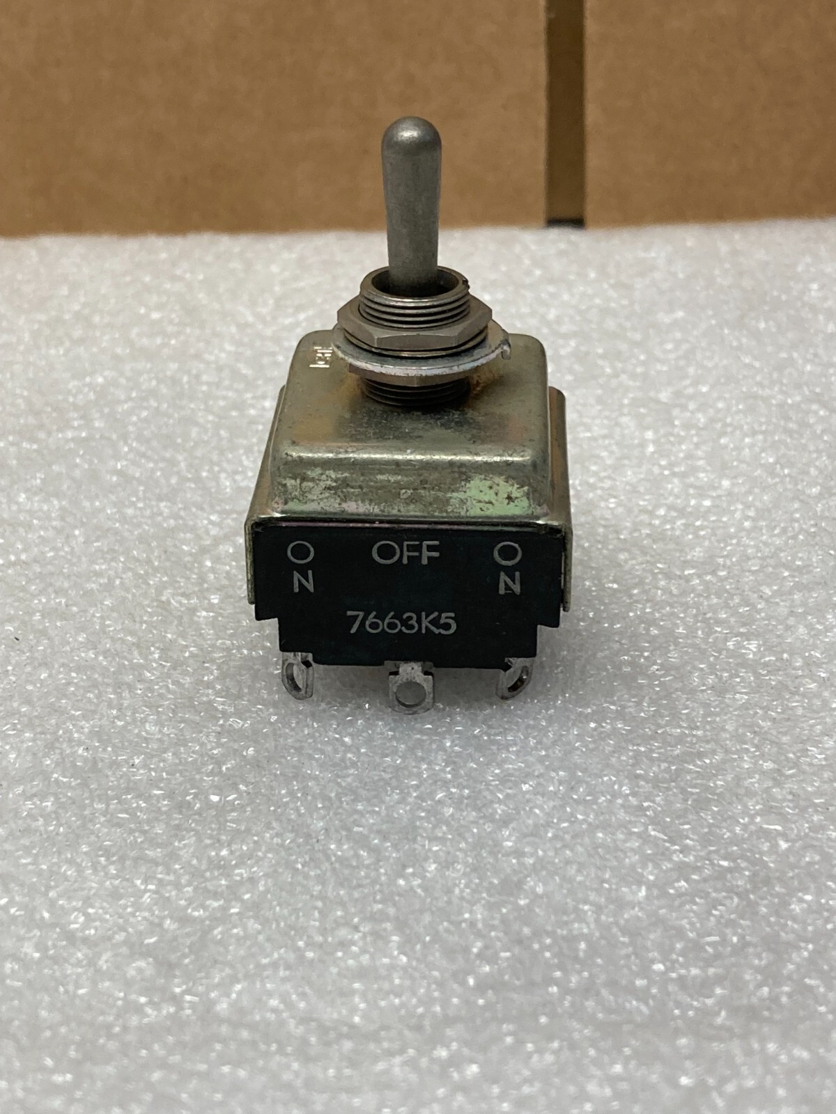 CUTLER HAMMER TOGGLE SWITCH 7663K5 NEW