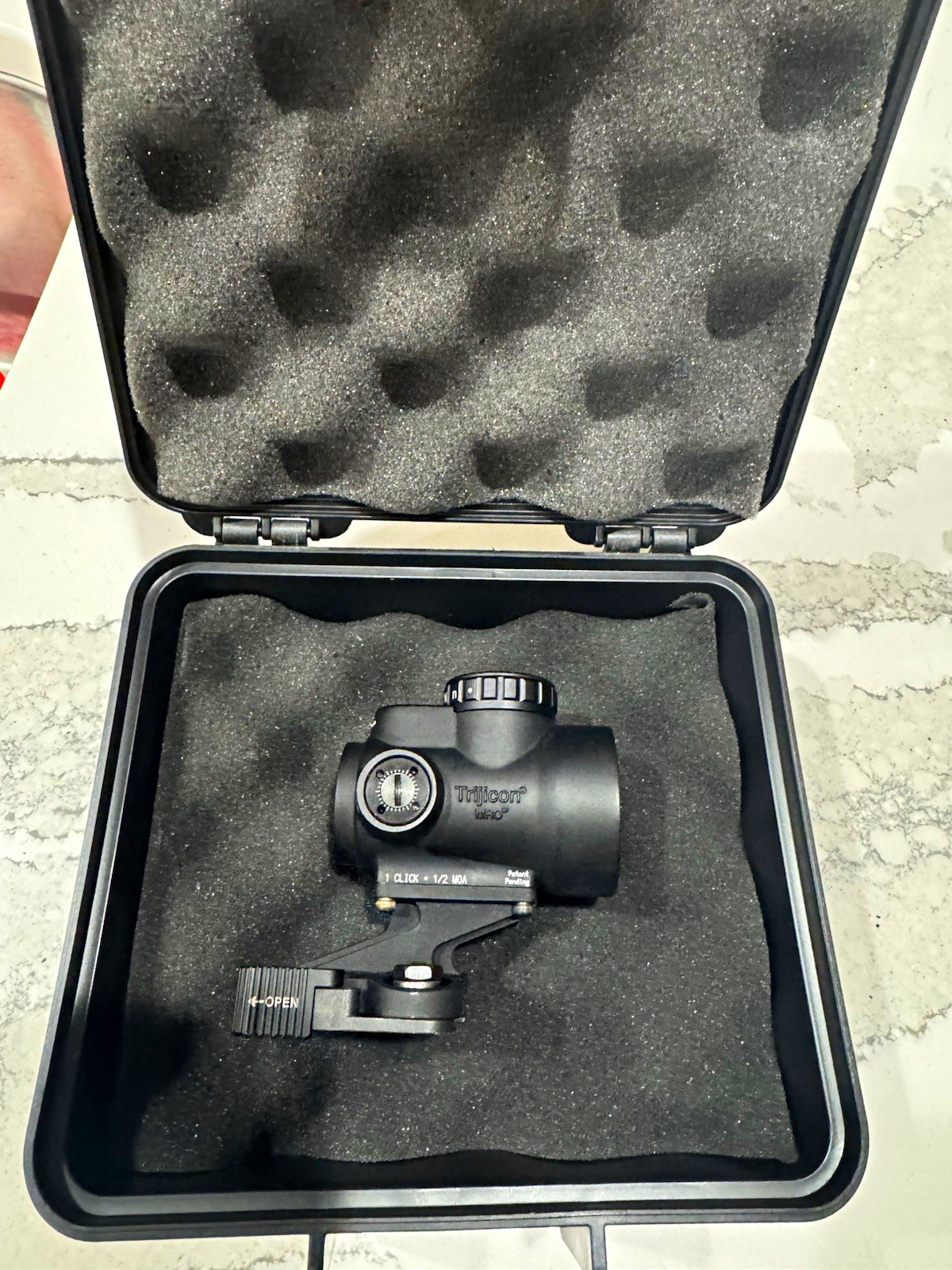 Trijicon MRO 1x25 Green 2 MOA Dot Sight w/ Picatinny Rail Mount Larue QD