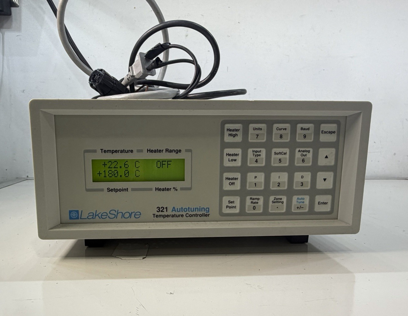 LakeShore 321 Autotuning Temperature Controller